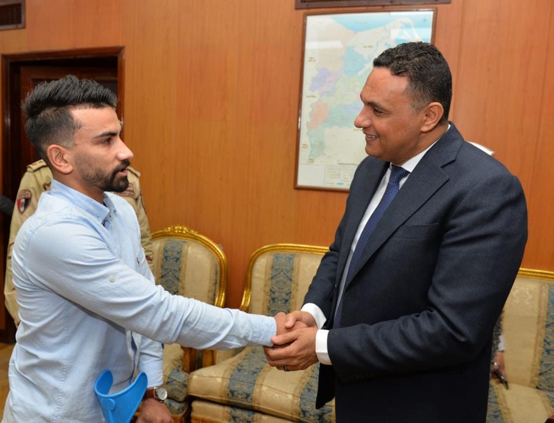 محافظ الدقهلية يكرم أحد مصابى العمليات الحربية فى سيناء