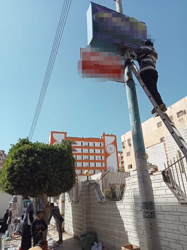 استمرار حملات إزالة الإعلانات العشوائية والغير مرخصة بالدقهلية