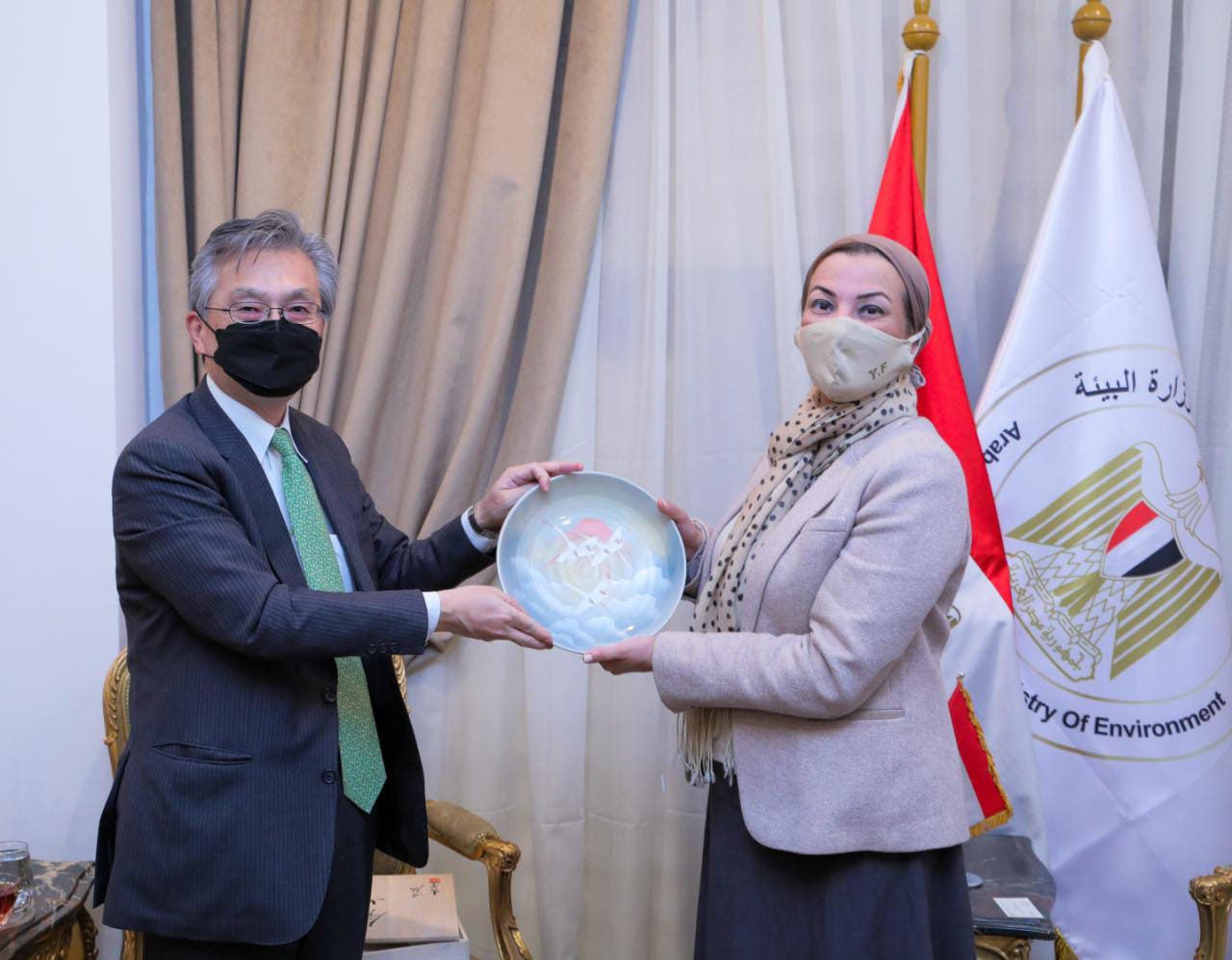 وزيرة البيئة تناقش مع سفير اليابان بالقاهرة التعاون الثنائي في مخلفات البلاستيك ومشروعات المناخ