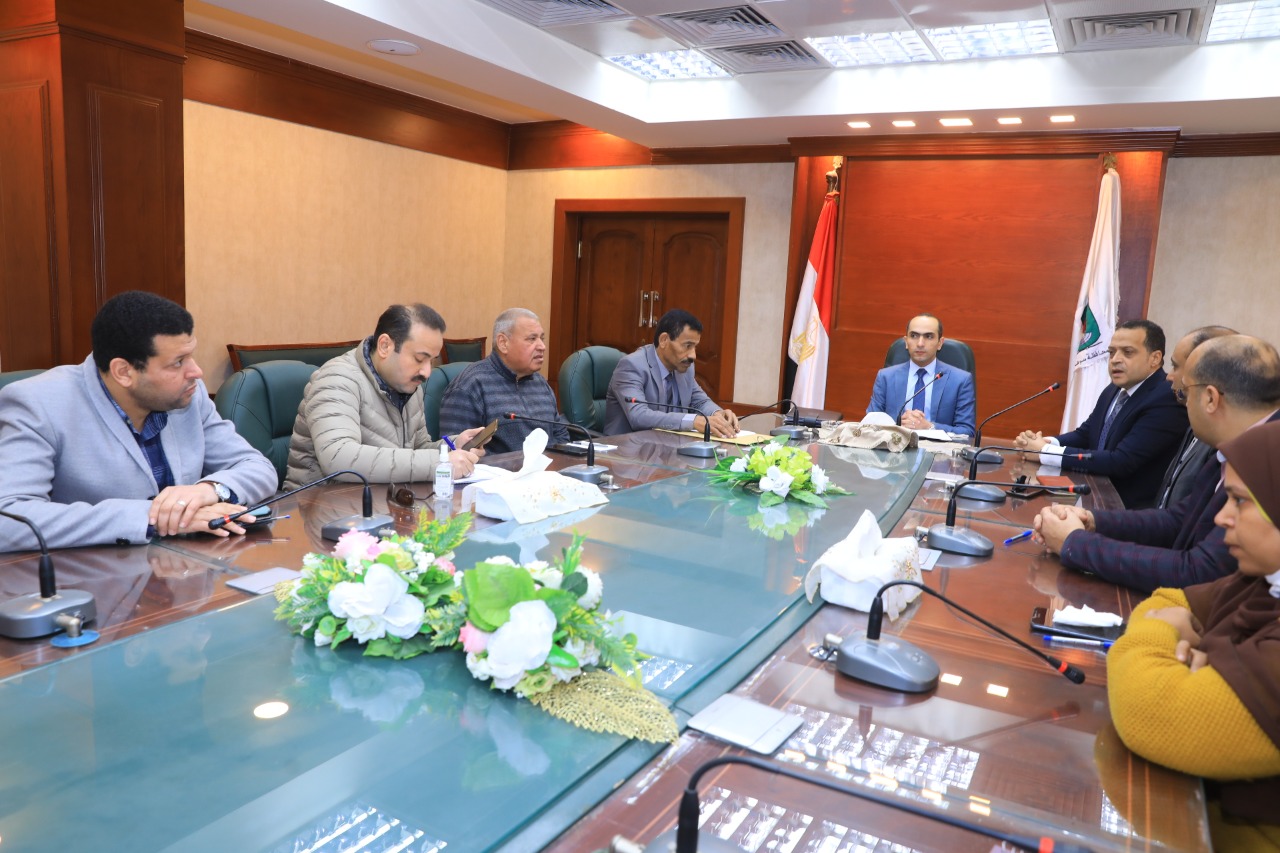 "منظومة الأسعار والرقابة على الأسواق" على مائدة اجتماعات محافظة بسوهاج