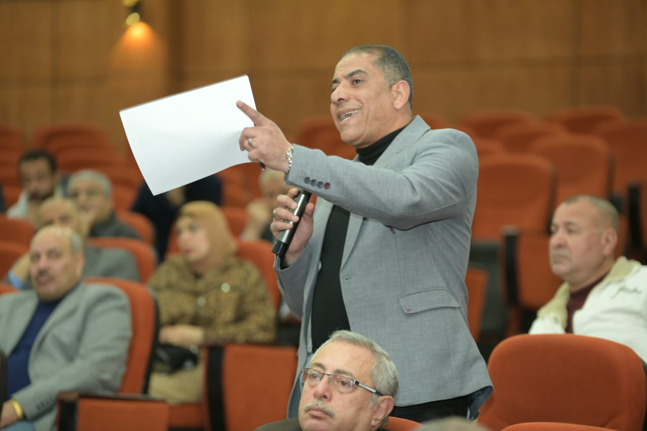 محافظ الدقهلية يناقش موقف الأراضي المطلوبة