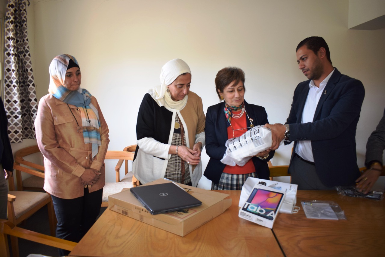 الجمعية المصرية لذوى الاعاقة والتوحد تسلم أجهزة تكنولوجيا المعلومات لجمعية قرية الأمل بالإسكندرية
