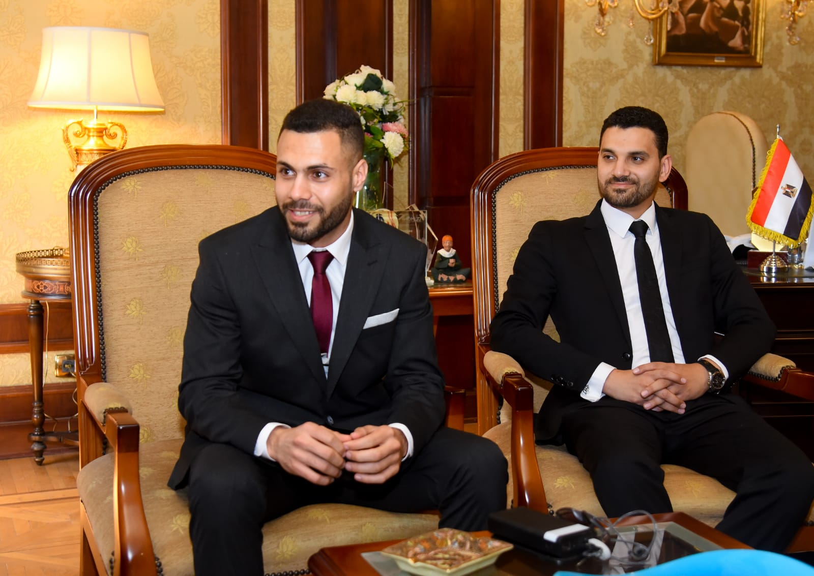 نبيلة مكرم تلتقي إسلام العشيري بطل إنقاذ المدنيين في أوكرانيا وتكرمه