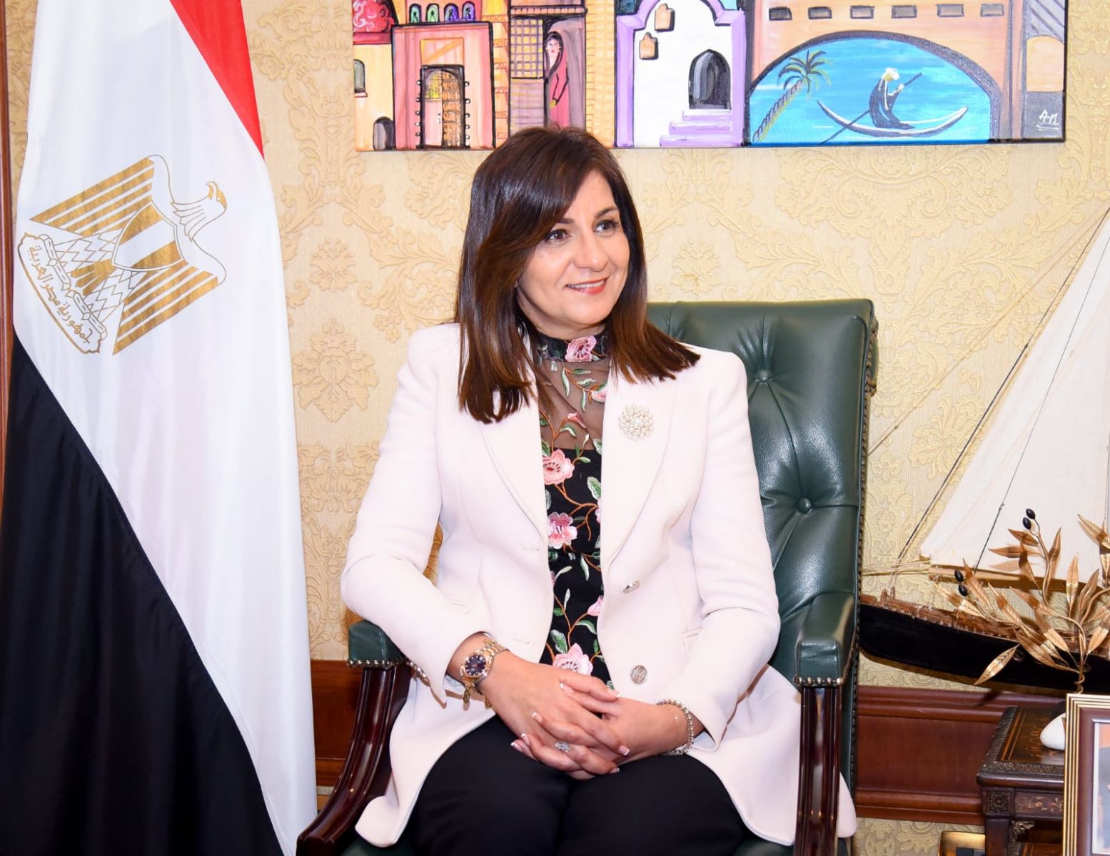 نبيلة مكرم تلتقي إسلام العشيري بطل إنقاذ المدنيين في أوكرانيا وتكرمه