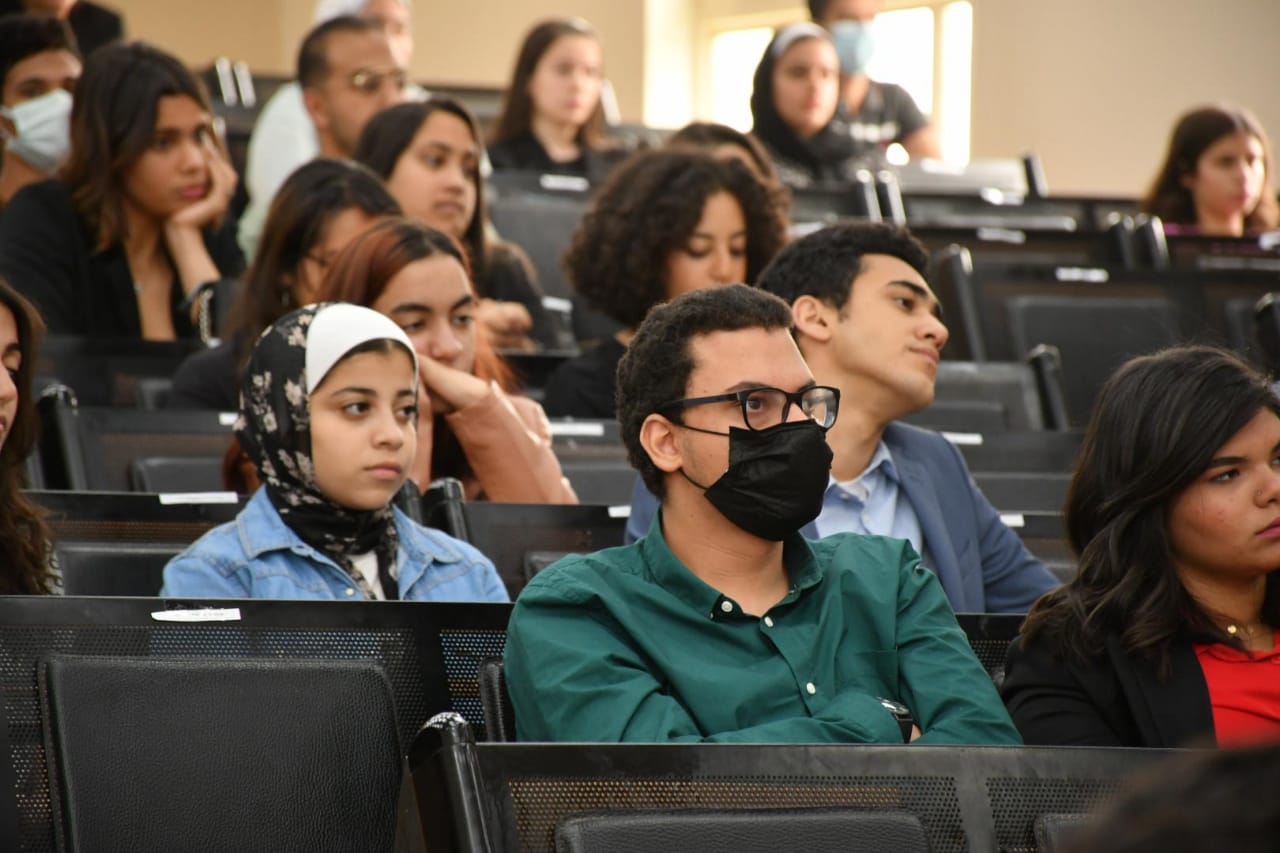 لجامعة البريطانية في مصر حول دور الشباب في مواجهة تغير المناخ