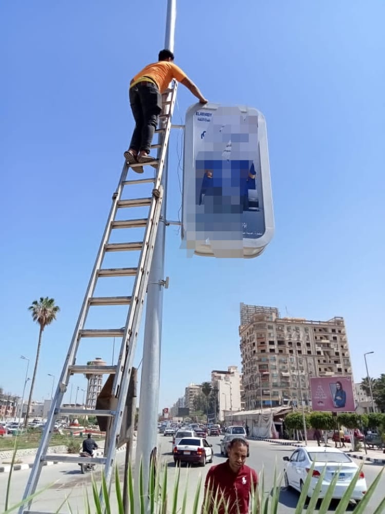 إزالة الإعلانات غير مرخصة والمخالفة بمحافظة الدقهلية