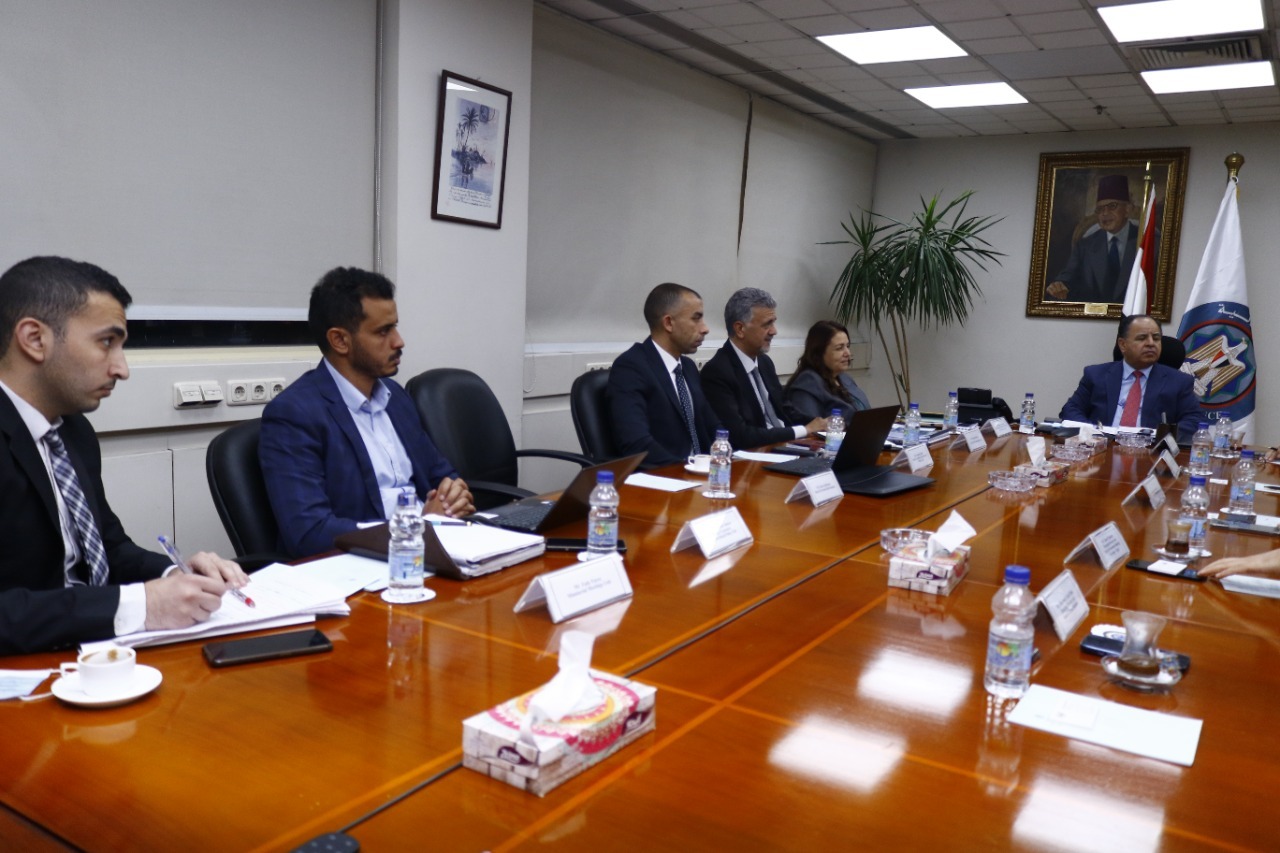 الدكتور محمد معيط وزير المالية خلال لقائه مع وفد بنك أبو ظبى الأول 
