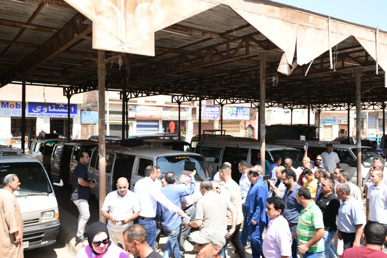 محافظ الدقهلية يتفقد موقف السيارات العمومى بمركز أجا