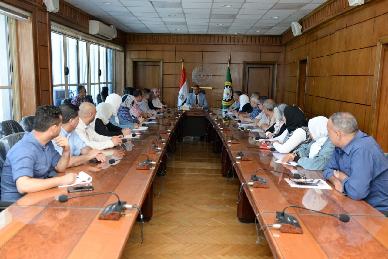 محافظة الدقهلية تعقد اجتماعا لمتابعة سير العمل ونسب الإنجاز فى الملفات المختلفة