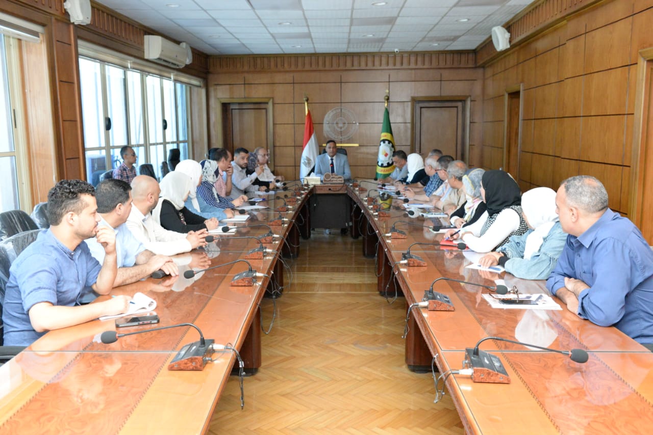 محافظة الدقهلية تعقد اجتماعا لمتابعة سير العمل ونسب الإنجاز فى الملفات المختلفة