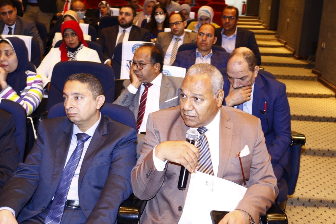 أحمد كجوك نائب وزير المالية في لقاءه مع قيادات الوزارة 