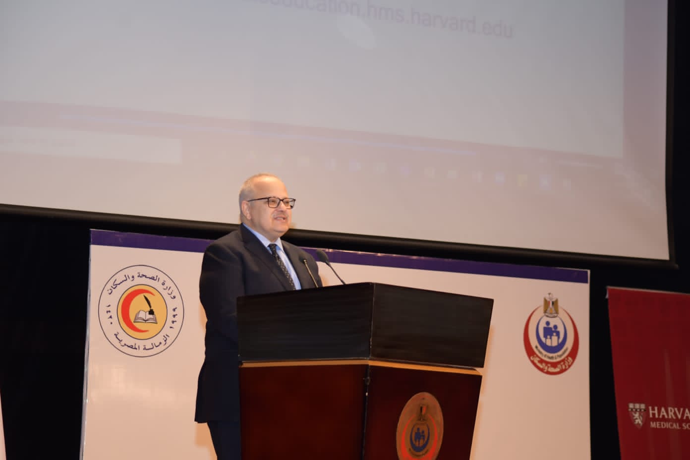 تخريج 1090 طالبًا في الزمالة المصرية بجامعة القاهرة