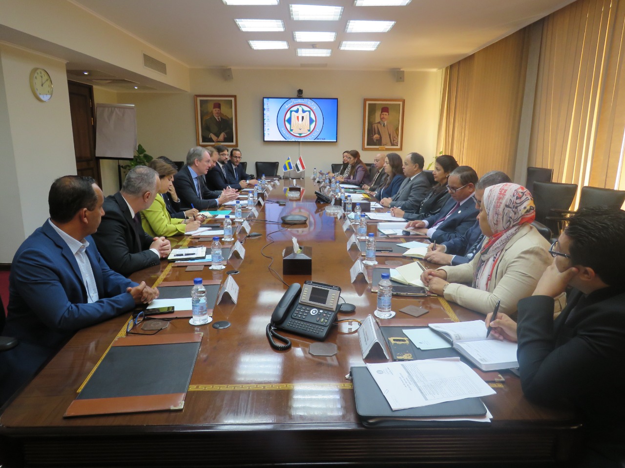 الدكتور محمد معيط وزير المالية خلال لقائه مع السفير السويدى