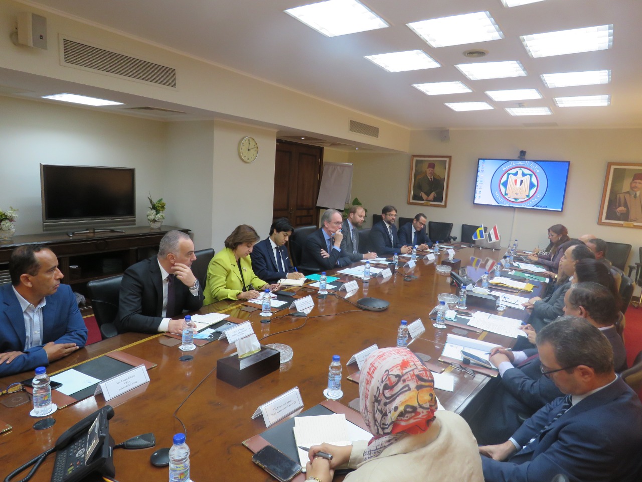 الدكتور محمد معيط وزير المالية خلال لقائه مع السفير السويدى