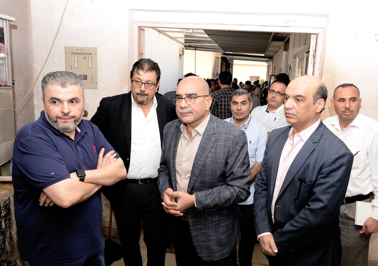 رئيس جامعة المنصورة يتفقد سير العمل بمستشفى الباطنة التخصصى