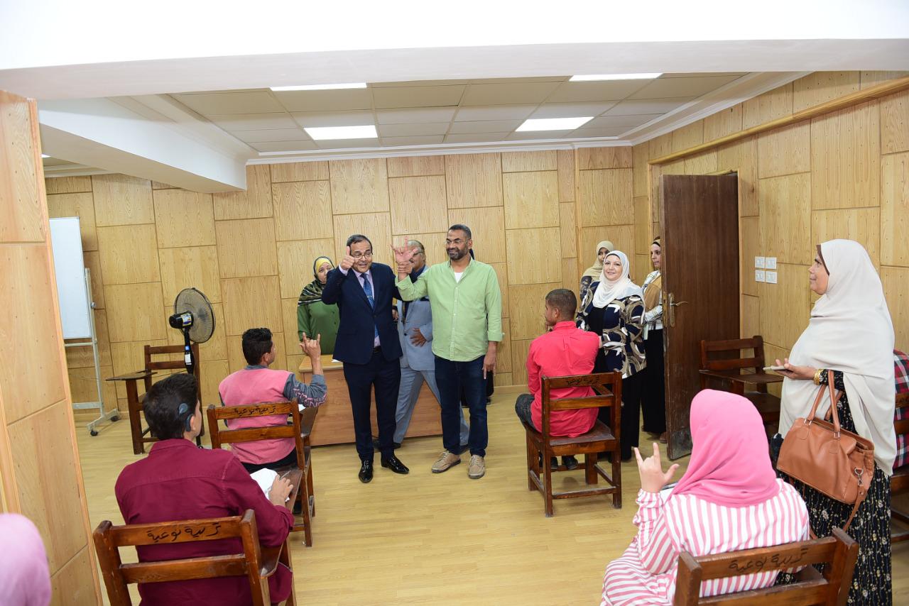 رئيس جامعة سوهاج يتفقد إمتحانات قبول الطلاب الصم بكلية التربية النوعية