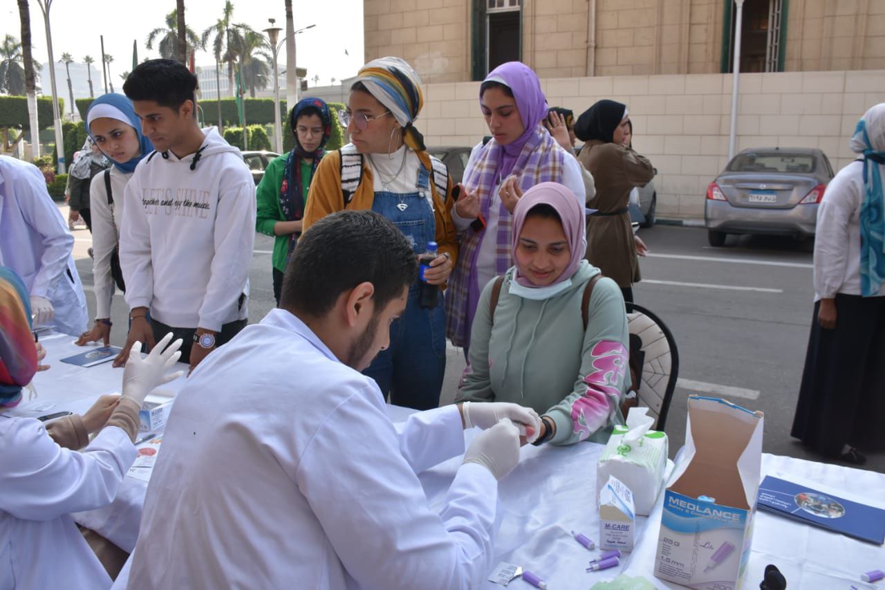 حملة توعوية بمرض السكر في جامعة القاهرة (صور)