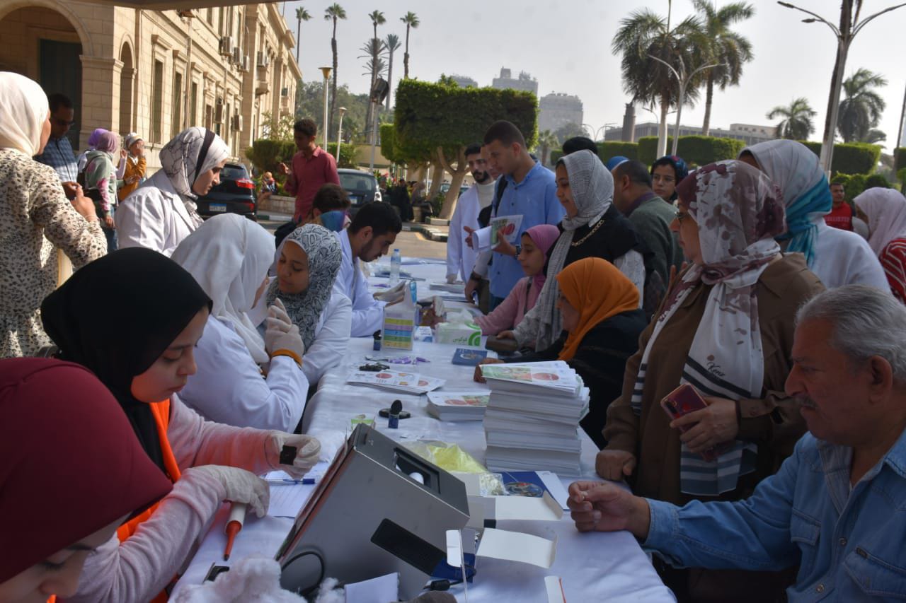 حملة توعوية بمرض السكر في جامعة القاهرة (صور)