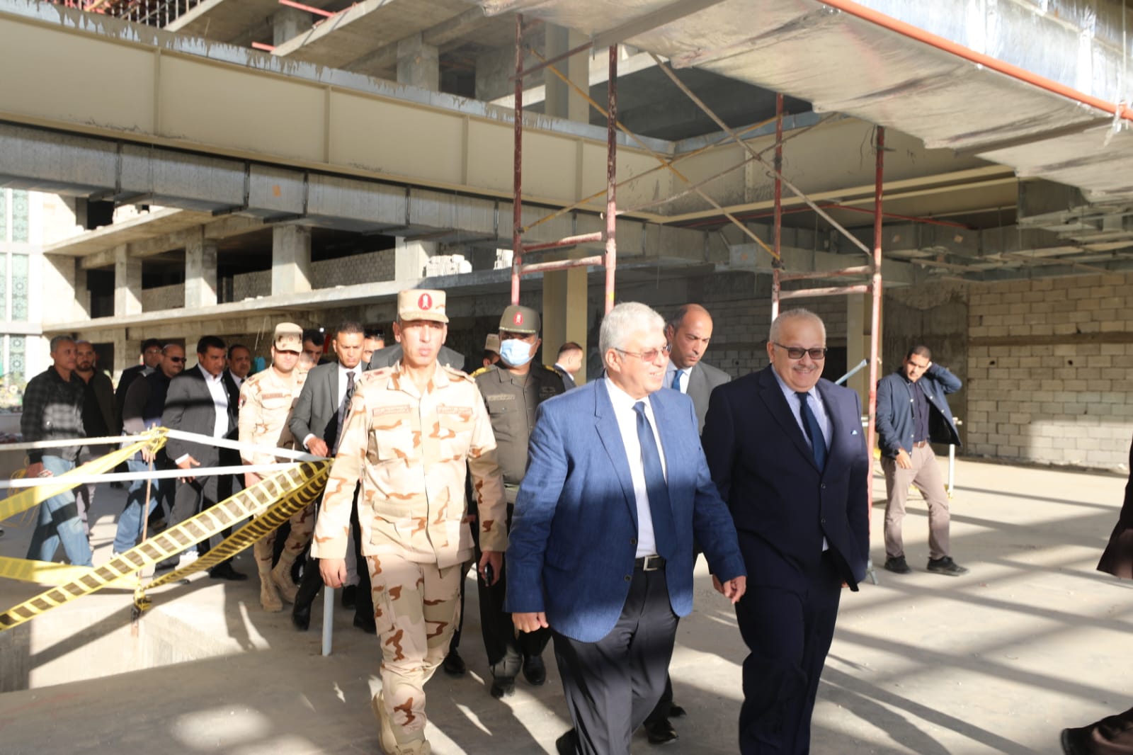 عاشور والخشت يتفقدان إنشاءات مستشفى 500 500 بالشيخ زايد