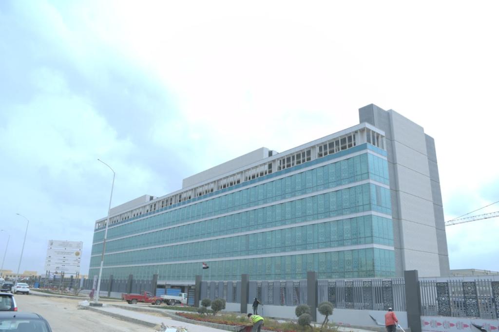 عاشور والخشت يتفقدان إنشاءات مستشفى 500 500 بالشيخ زايد