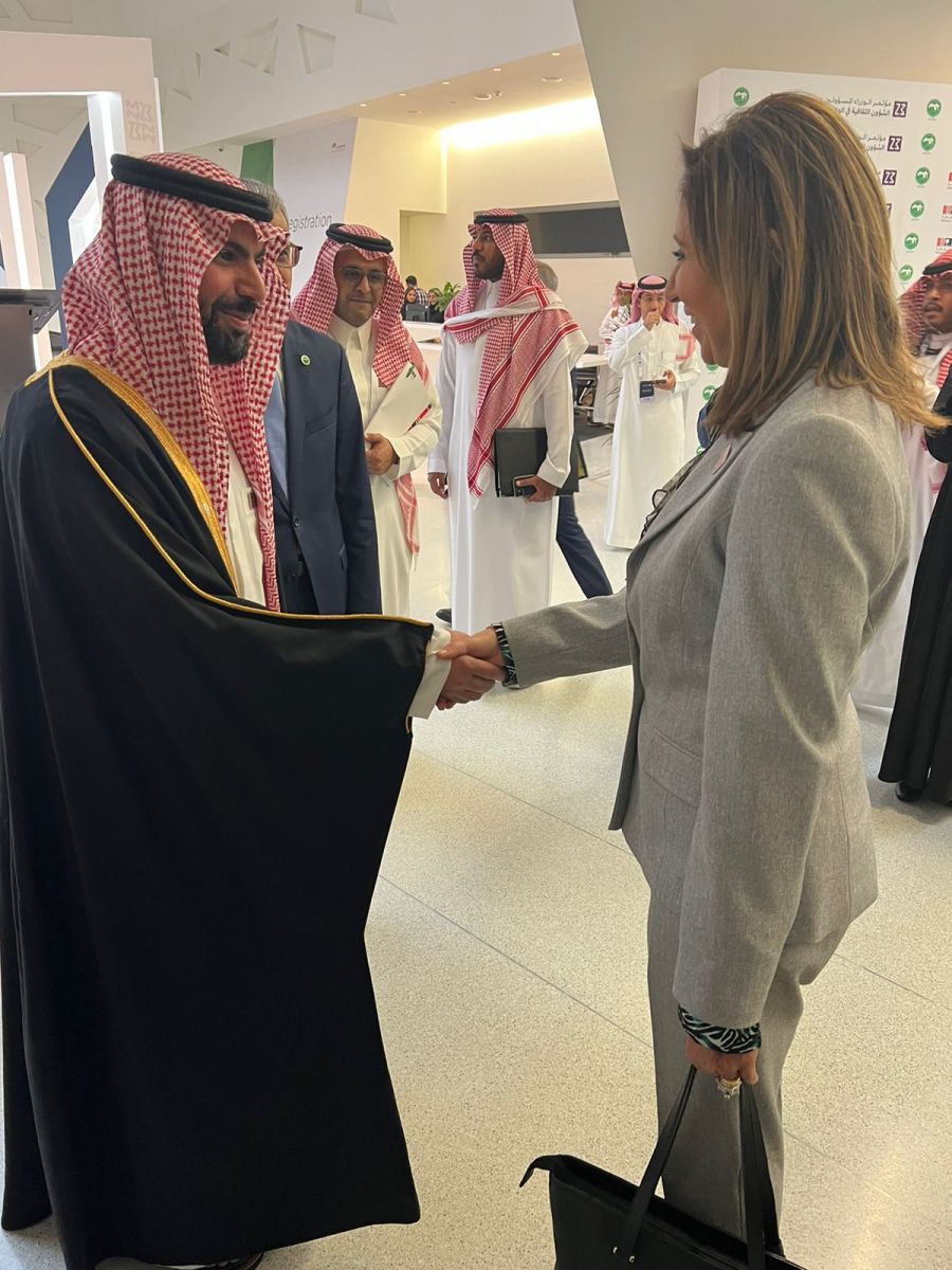 وزيرة الثقافة توقع مذكرة تفاهم مع نظيرها السعودي