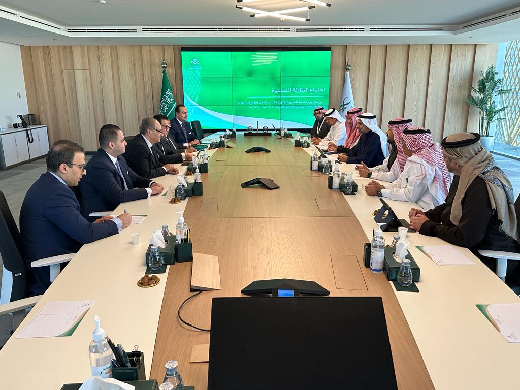 وزير الصحة يلتقي نظيره السعودي 