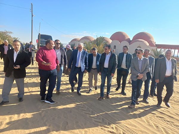 وفد زراعة النواب يتفقد مزارع النخيل بالوادي.. ورئيس اللجنة: فرص استثمار ناجحة