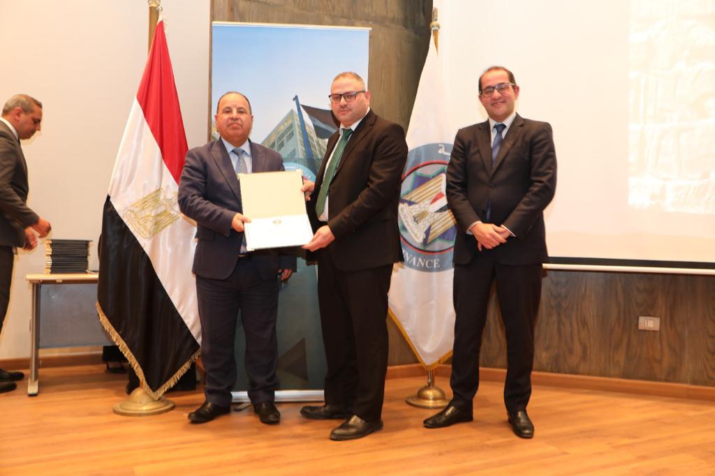 الدكتور محمد معيط وزير المالية في تكريم المجموعة الوزارية المشتركة لإطار التمويل السيادي المستدام