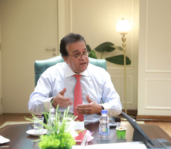 عبد الغفار يبحث مع ممثلي صندوق