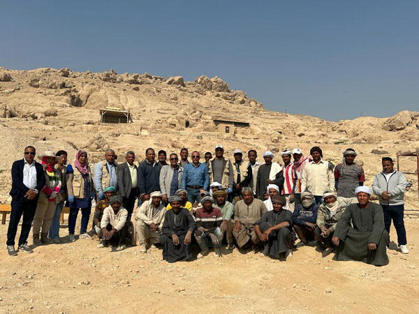 الكشف عن دفنات عائلية لأول مرة من عصر الانتقال الثاني.. صور