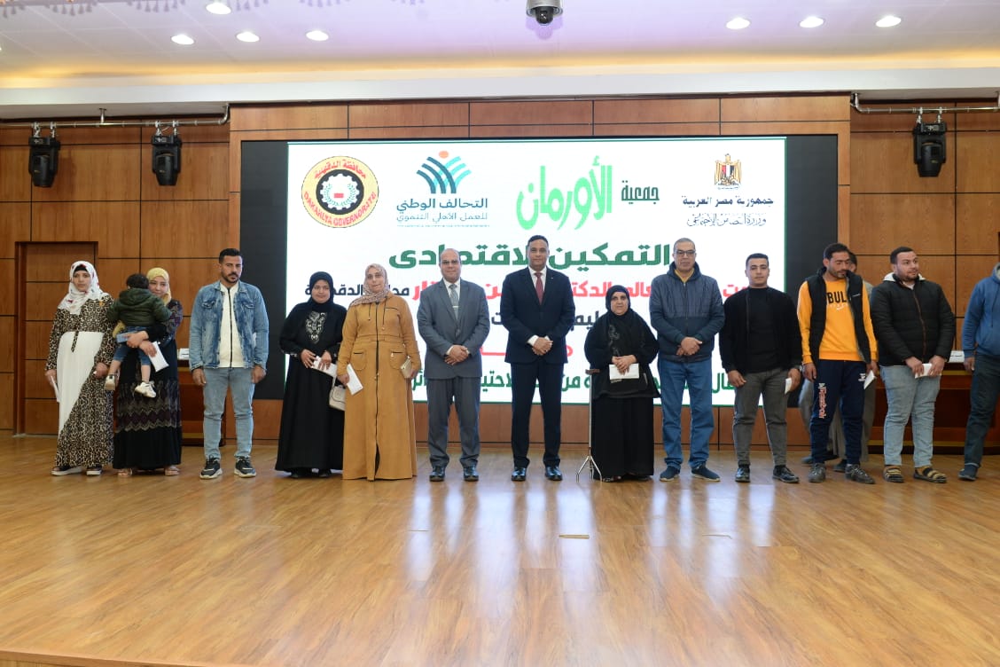 تسليم المشروعات التنموية 