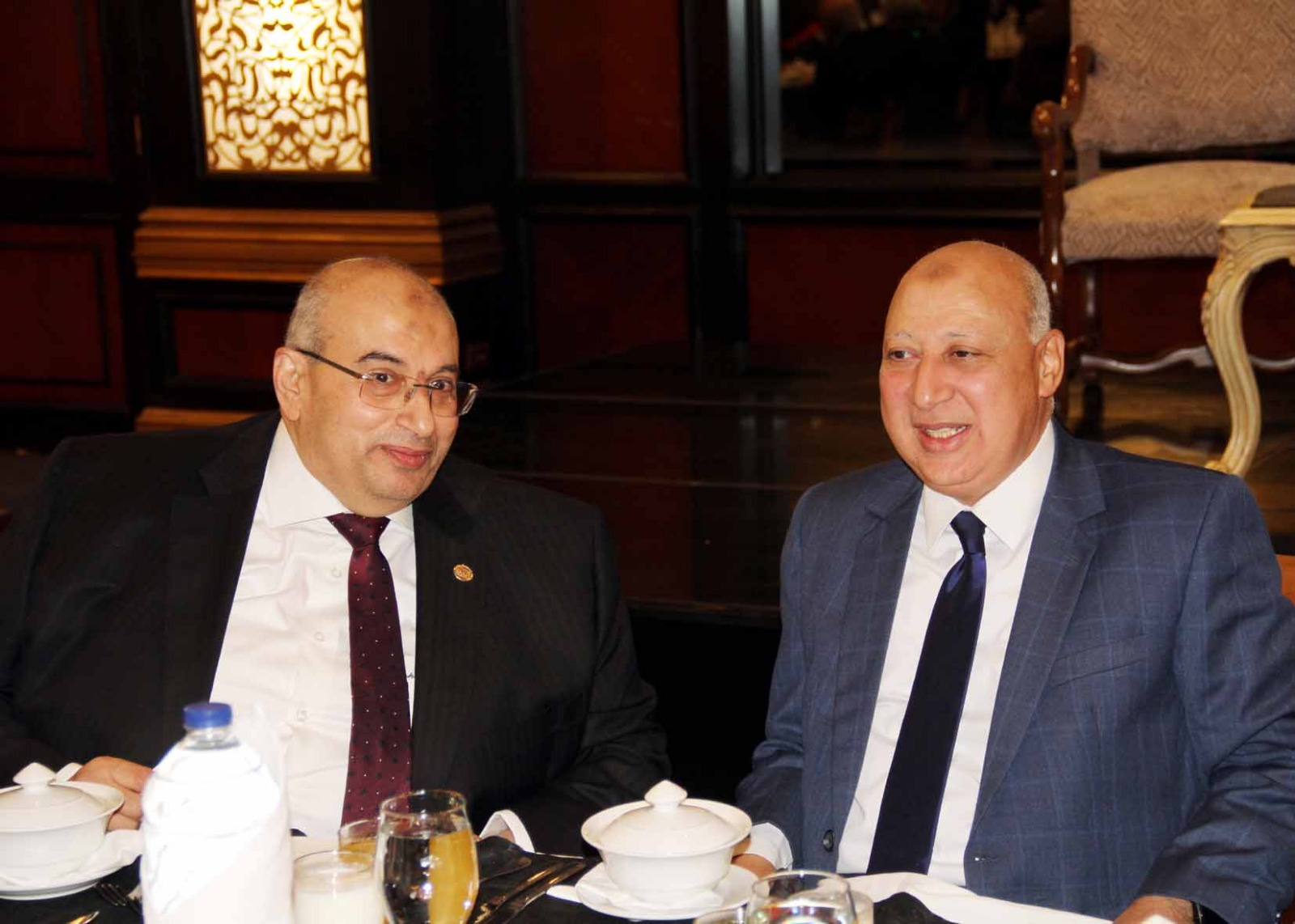 مختار توفيق رئيس مصلحة الضرائب المصرية مع أشرف عبدالغني رئيس جمعية خبراء الضرائب المصرية 