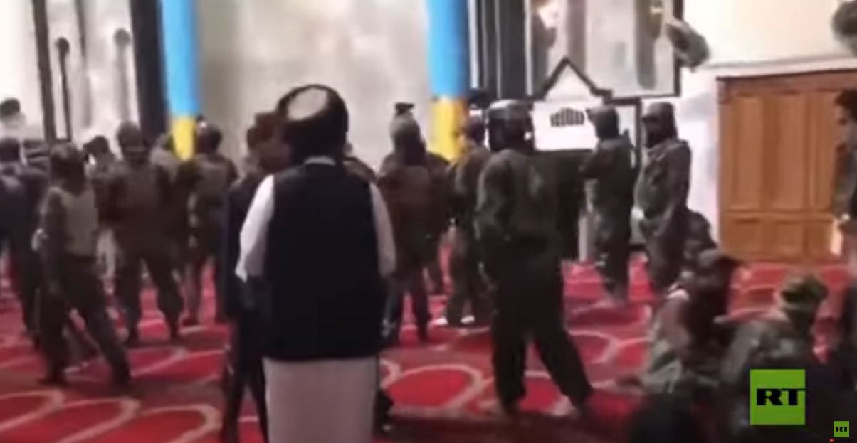 عناصر طالبان بملابس القوات الأمريكية 
