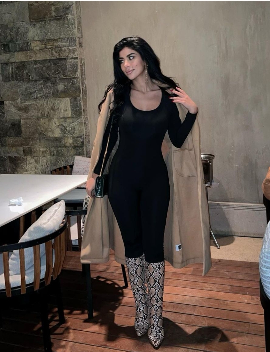 كارولين عزمي
