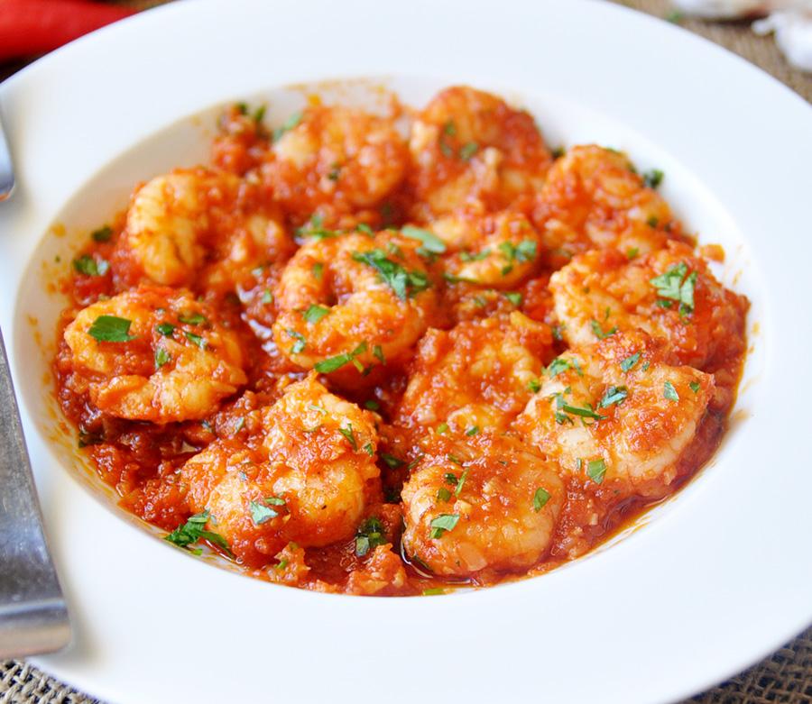 طاجن الجمبري بالصلصة والثوم