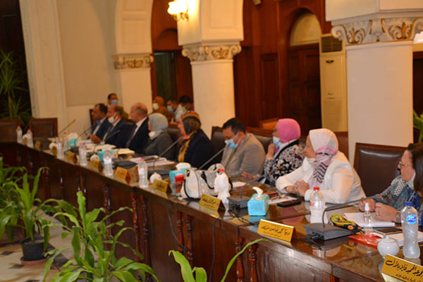 الدكتور عبد العزيز قنصوه رئيس جامعة الإسكندرية