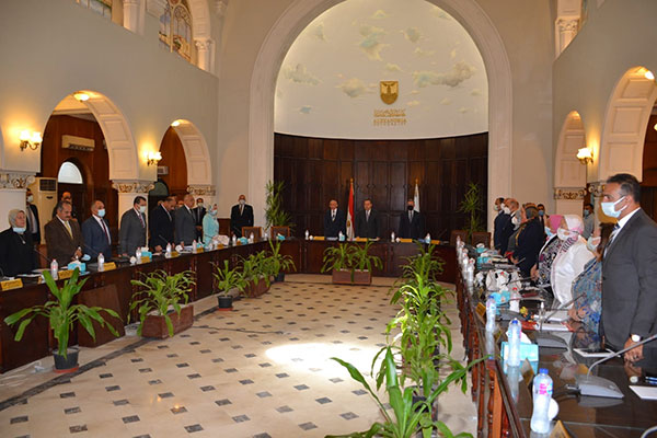 الدكتور عبد العزيز قنصوه رئيس جامعة الإسكندرية