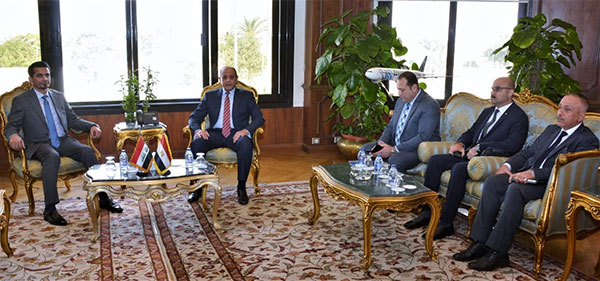الفريق محمد عباس يستقبل وزير النقل العراقي لتعزيز  التعاون فى مجال النقل الجوي