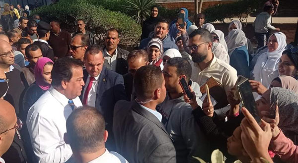 وزير الصحة: 