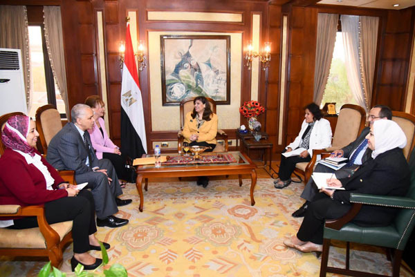 وزيرة الهجرة تلتقي الدكتور حمدي عوض الأستاذ بقسم التخدير في مركز ويكسنر بالولايات المتحدة