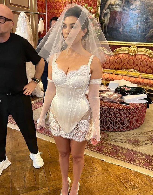 كورتني كارداشيان في حفل زفافها