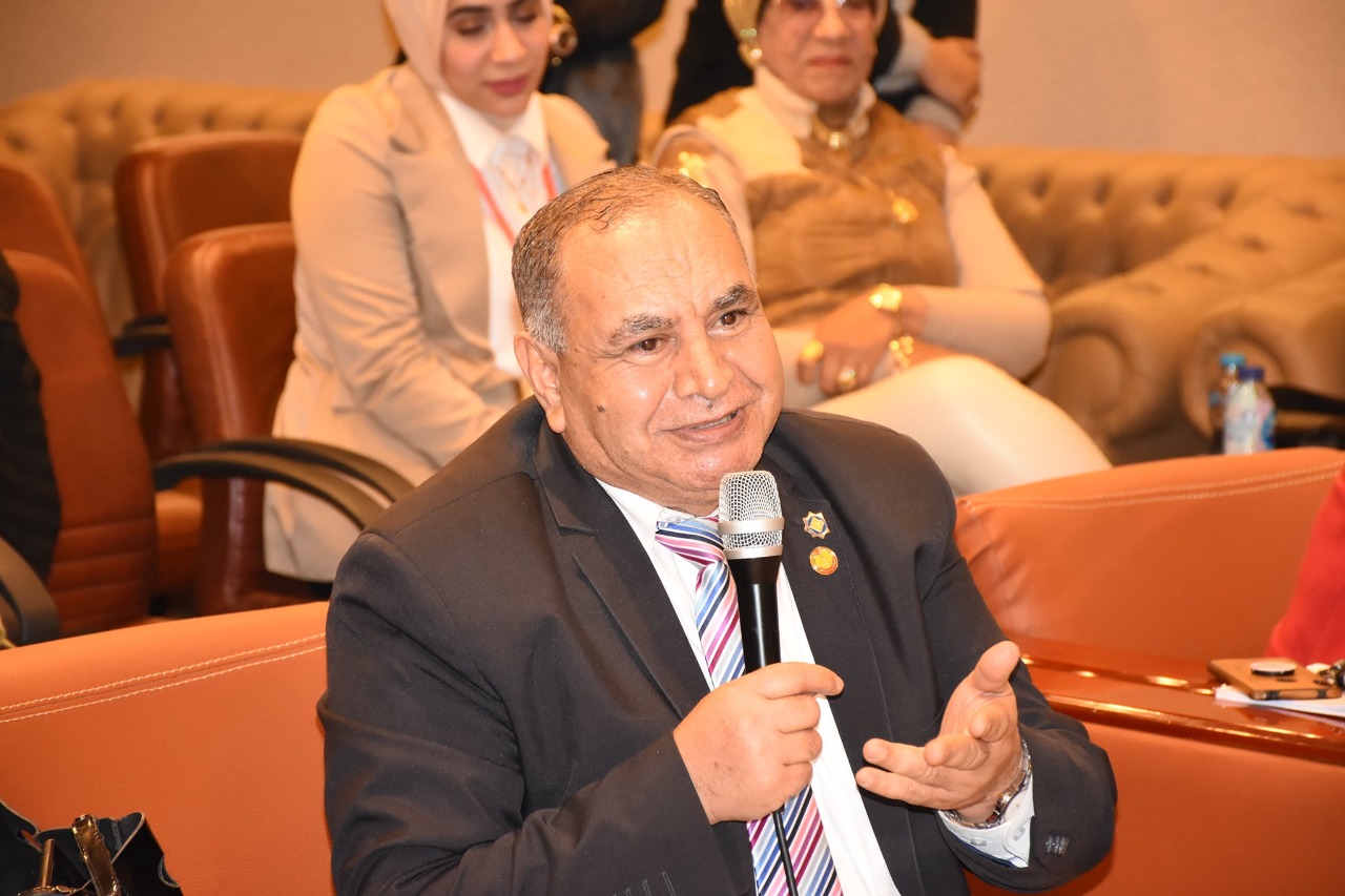 جانب من الجلسة النقاشية