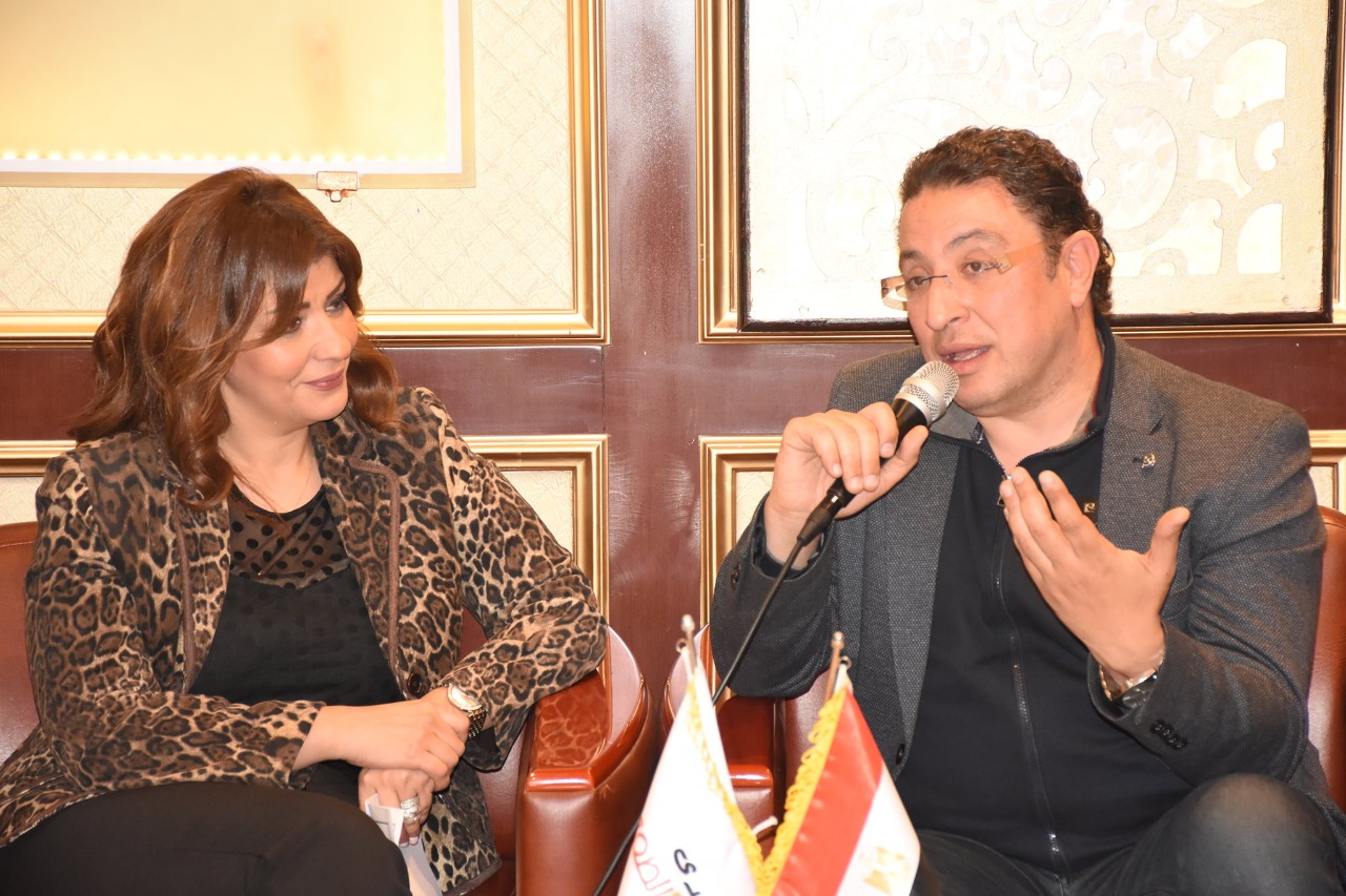 جانب من الندوة 