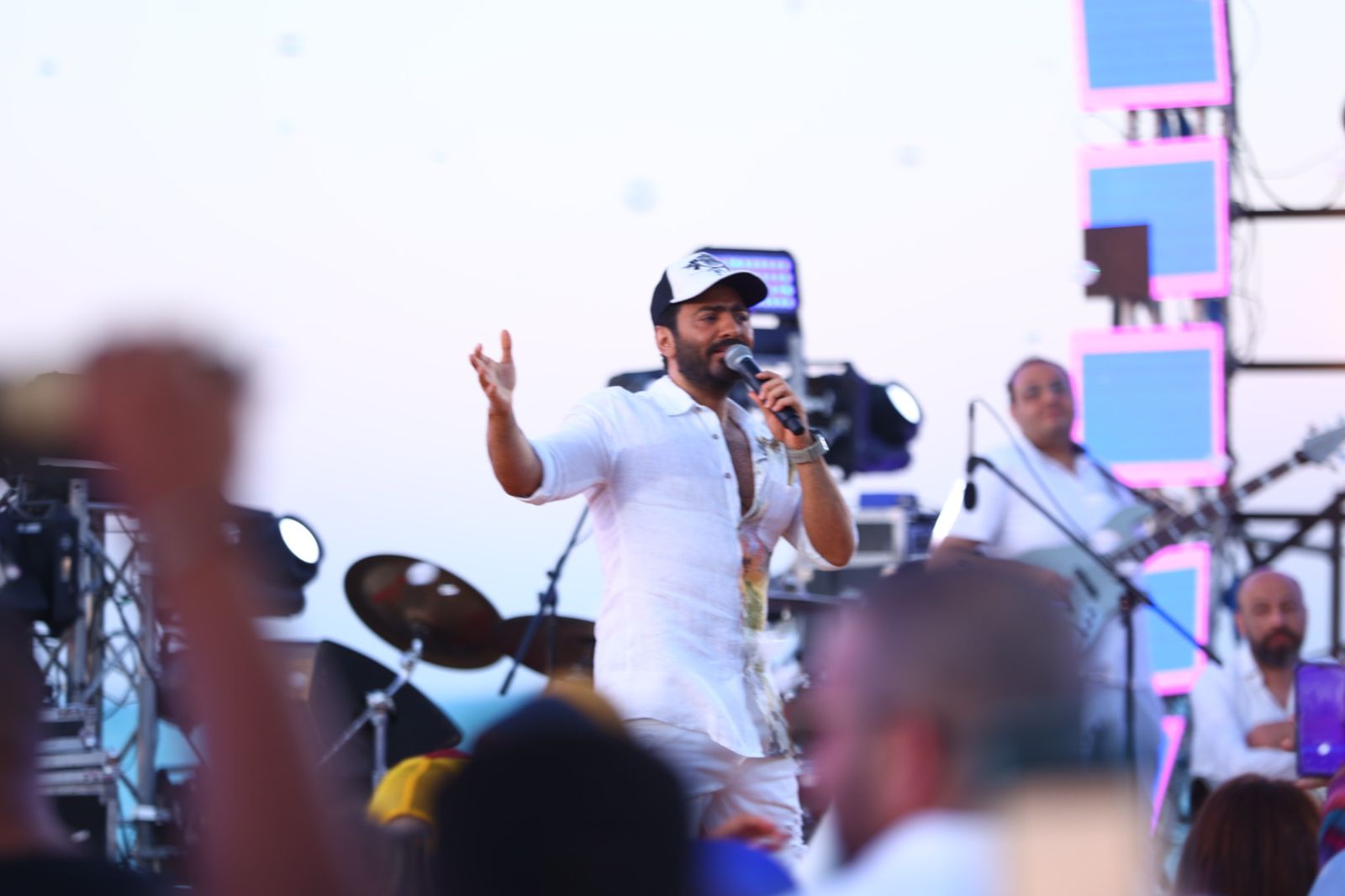 حفل تامر حسني في العلمين الجديدة