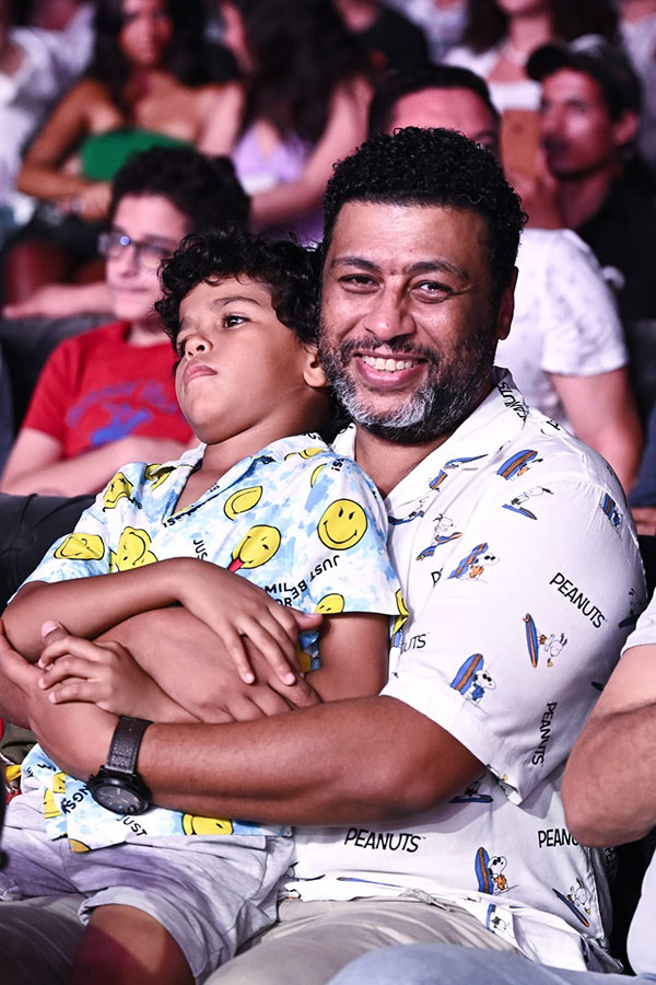 وائل جسار يشعل ختام مهرجان رأس الحكمة ويبكي مع أغنية