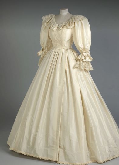 فستان زفاف الاميرة الراحلة ديانا