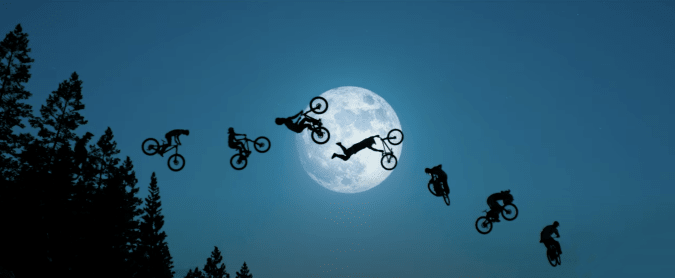 دراجات أمام القمر ET styleUbisoft