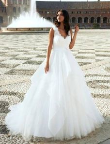  فستان الزفاف سندريلا لعام 2022