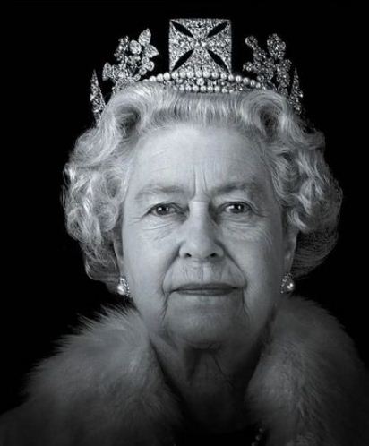 وفاة وأزياء الملكة إليزابيث الثانية 