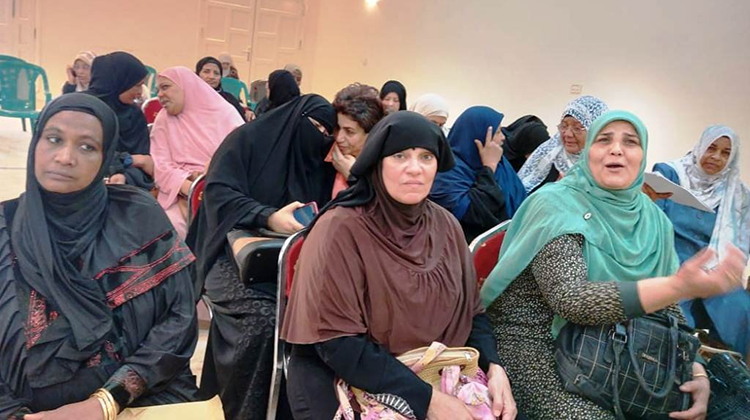 محافظ أسوان يناقش مشكلة محو الأمية والتسرب من التعليم